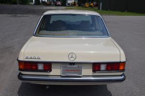 Mercedes-Benz 240 D 1983 года  (EU)